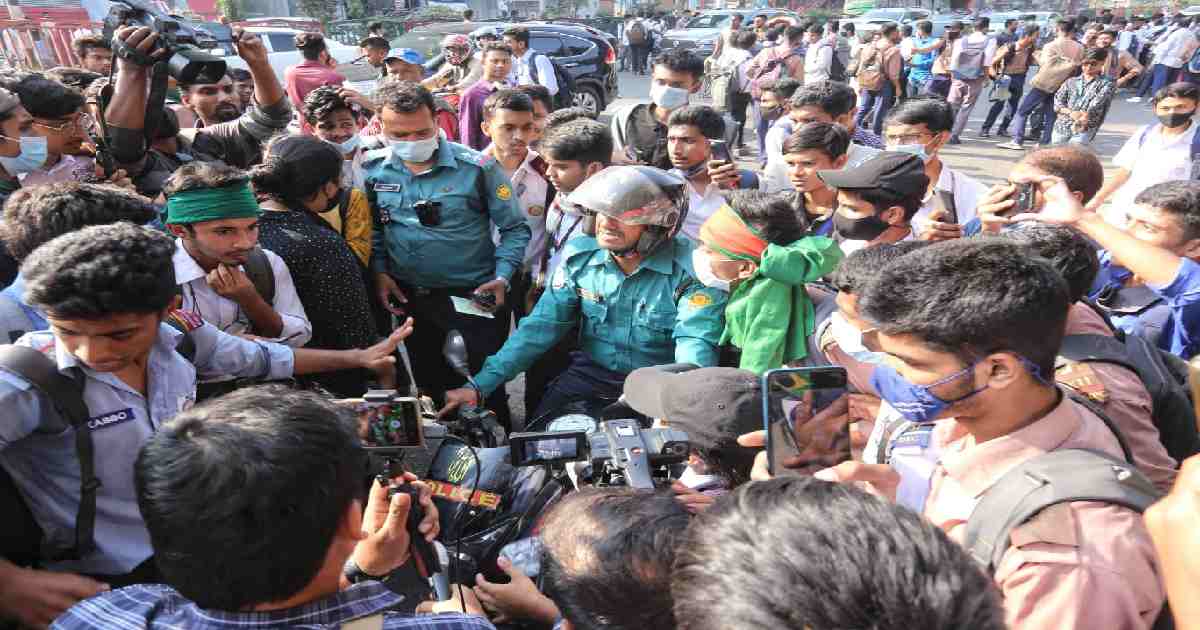 Students block roads again demanding road safety, half fare